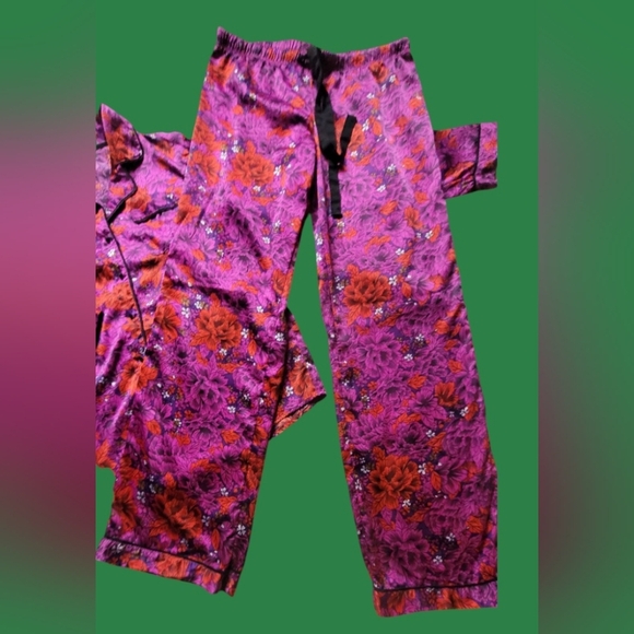 PRETTY GILLIGAN & O'MALLEY PURPLE/RED PAISLEY PRINT SILKY PAJAMA SET SZ. SM - Picture 4 of 6